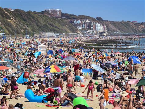 Almorcé en the bistro on the beach mirando al mar en la playa de southbourne, podías fingir que estabas en california con los surfistas. Coronavirus news live: Latest updates as WHO warns of ...