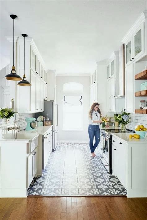 This small kitchen is an ingenious idea to conserve space yet make the space look open and airy. 25 Unordinary Retro Galley Kitchen Design Ideas in 2020 ...
