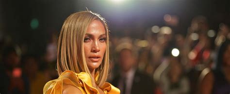 How Many Times Has Jennifer Lopez Been Engaged Jlo Flaunts Stunning