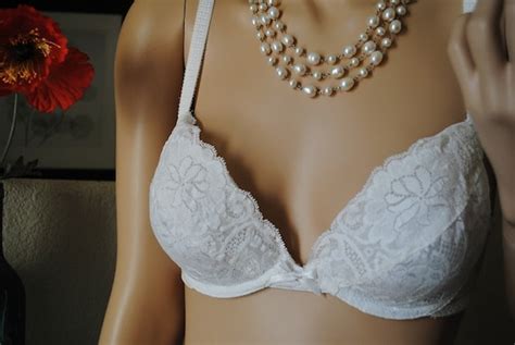 vintage padded white lacy bra by olga by vintagerosebudboutiq