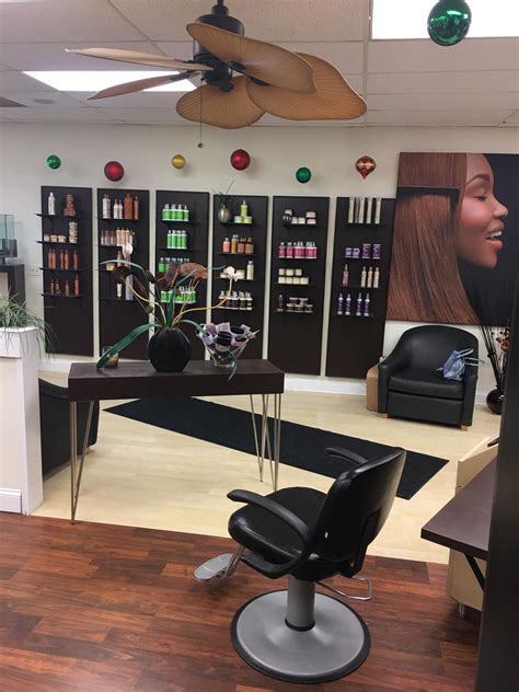 Louis Christian Wayne Robert Salon