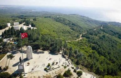 Öncelikle çanakkale merkezdeki feribot iskelesinden feribot ile eceabat tarafına geçmeniz gerekmektedir. Çanakkale Şehitlik Turu - bizcetatil.com