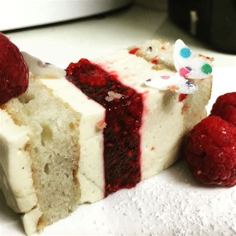 Raspberry And Vanilla Bavarian Cream Cake Desserts Pastry Bavarian Cream