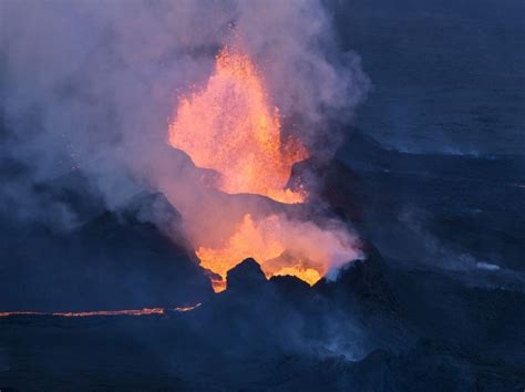 Vous voulez découvrir volcans à islande incroyables? PHOTOS. Islande : éruption dantesque du volcan Bardarbunga - 16 septembre 2014 - L'Obs