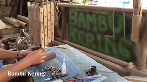 Cara membuat lampu gantung cafe dari anyaman bambu,di video kali ini saya akan mencoba berbagi cara memanfaatkan. Cara Membuat Sendiri Lampu Tidur Unik dari Bambu - YouTube