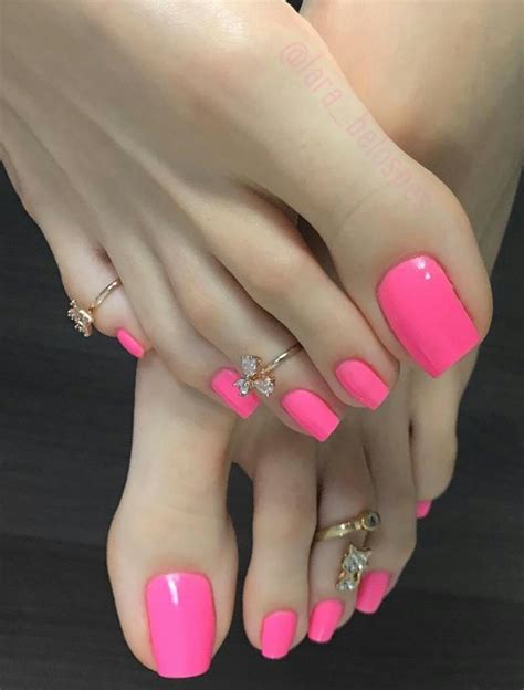 Pin By Willem On Bare Feet Toe Nails Feet Nails Pretty Toe Nails