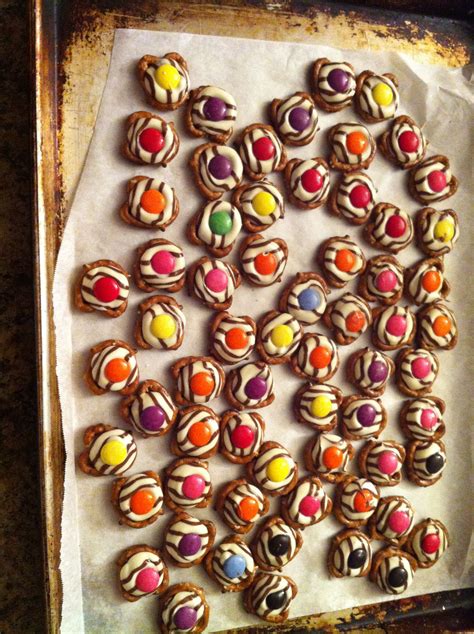 Pretzel Hershey Kiss Smartie Got This From Pinterest It Works And