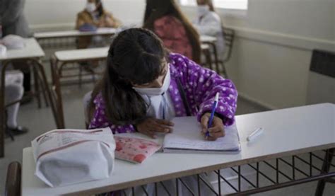 La vuelta a clases presenciales enfrenta al gobierno y gremios. Clases presenciales: cómo abordar con los niños y jóvenes ...