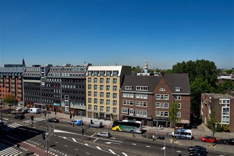 All guests can enjoy free wi fi throughout the property and access to a gym facility. Holiday Inn Express Amsterdam-City Hall- Amsterdam ...