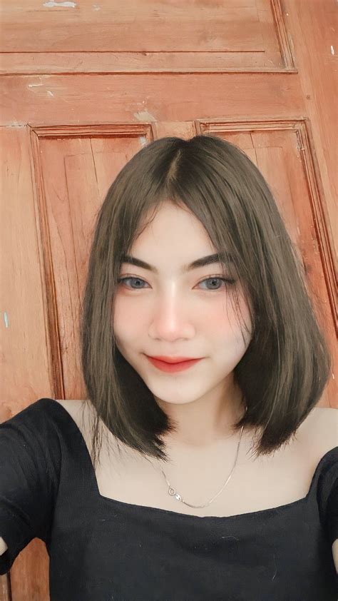 filipina girls selfie poses cool girl pictures simple makeup hair inspo school girl