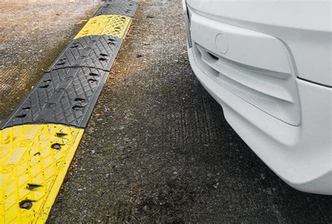 How To Drive Over Speed Bumps Safely Startrescue Co Uk