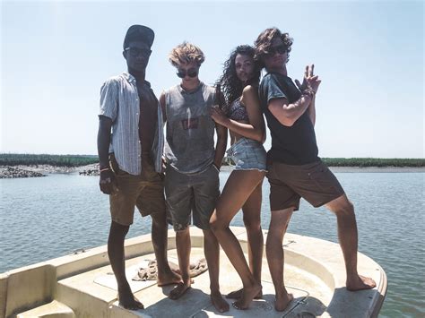 8 Times The Outer Banks Cast Made Us Believe In Friendship Sarah Scoop