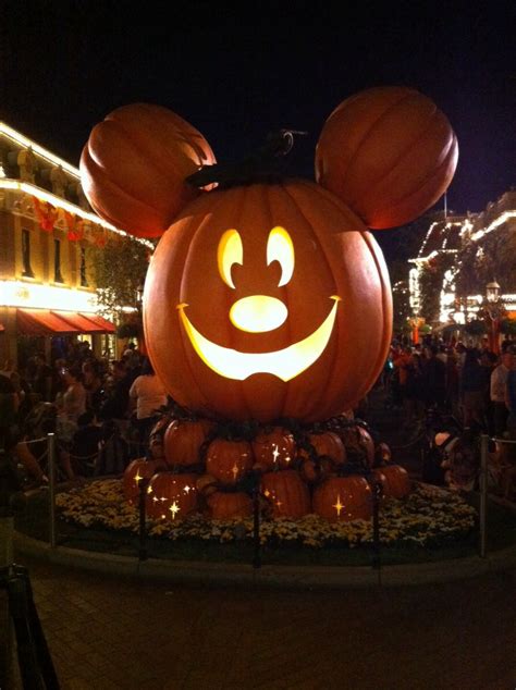 Top 5 Tips For Halloween At Disneyland Nerd Travel Pro