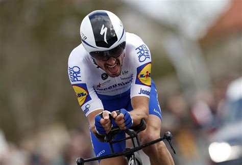 Curiosamente, pronunciamos sempre da mesma. Visão | Covid-19: Ciclista Alaphilippe não consegue ...