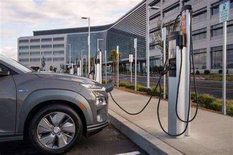 Hyundai kona electric cargo space. 2019 Hyundai Kona Electric price tag meets Chevy Bolt EV ...