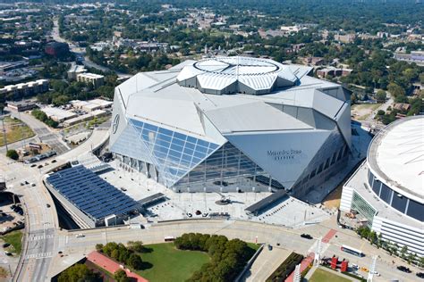 Official stadium of the nfl atlanta falcons and mls atlanta united. Atlanta's Mercedes Benz Stadium: Retractable, Aperture ...