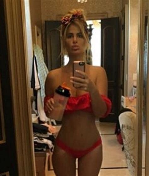 Kim Zolciak Calls Out Her Critics Who Say New Swimsuit Pic Is Photoshopped