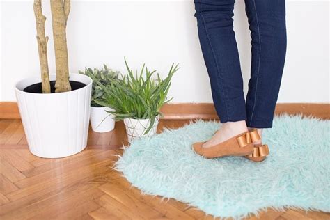 Get Ready For Springtime With These Easy DIY Nude Ballet Shoes Via Brit
