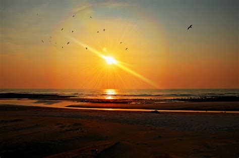 無料画像 ビーチ 風景 水 自然 砂 海洋 地平線 空 日の出 日没 太陽光 朝 夜明け 夏 休暇 旅行