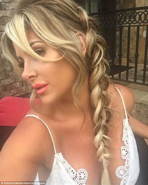 Kim Zolciak Takes Off Her Make Up And Weave To Go Au Natural In Selfie Daily Mail Online