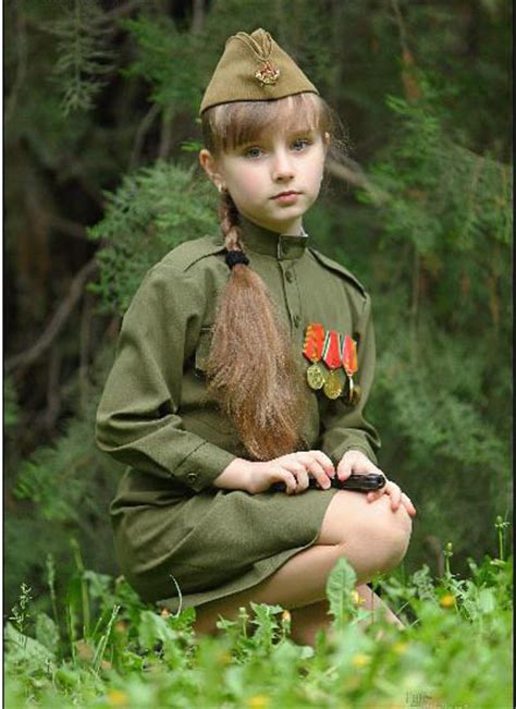ロシアの可愛い少女、軍服姿の写真を撮影 中国網 日本語