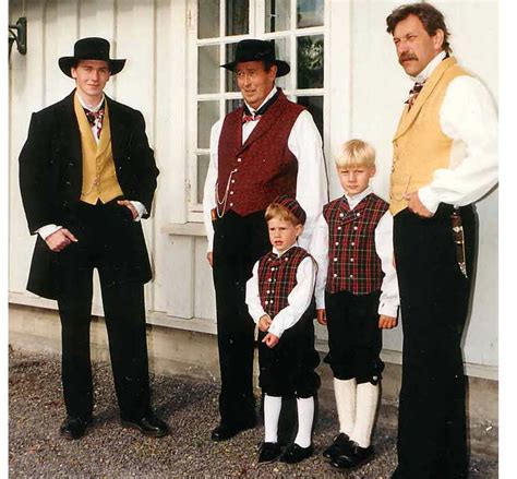 Bunad and rosemaling embroidery of hallingdal, buskerud, norway. kurs 62-2010 bærum mannsbunad/frakk - Kreasjoner
