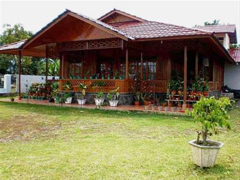 Teras rumah di kampung memiliki ciri khas tampilan yang minimalis dan bersahaja. Gambar Rumah Kampung Sederhana Di Pedesaan