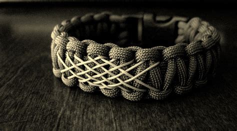 Check spelling or type a new query. Stormdrane's Blog: Shoe-lacing paracord bracelets...