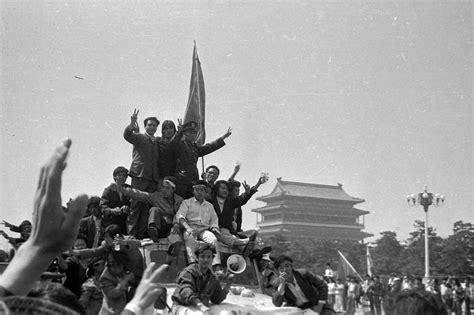 Hidden Away For 28 Years Tiananmen Protest Pictures See Light Of Day The New York Times