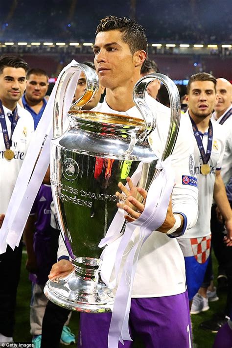 Meanwhile, lionel messi has scored 703 goals in 867 games (0.81 goals per game). Lionel Messi vs Cristiano Ronaldo: Champions League ...