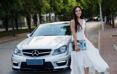 Обои взгляд улыбка Девушки платье Mercedes азиатка красива