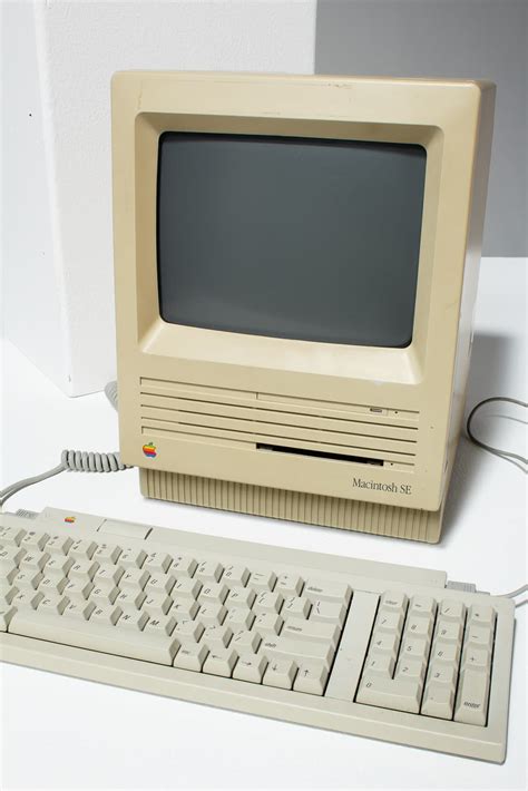 TA219 Macintosh SE Desktop Computer Prop Rental | ACME Brooklyn