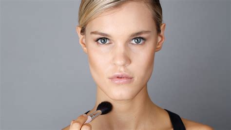 How To Define Your Cheekbones Without Makeup