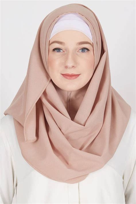 Tutorial Hijab Paris Segitiga Yang Praktis Dan Simpel Heejabid