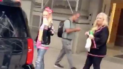 Jojo Siwa Caught Being Rude To Fans On Camera Youtube