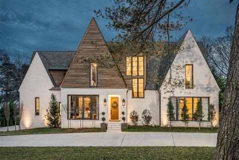 Step Inside This Gorgeous Tennessee Home With Light And Airy Interiors