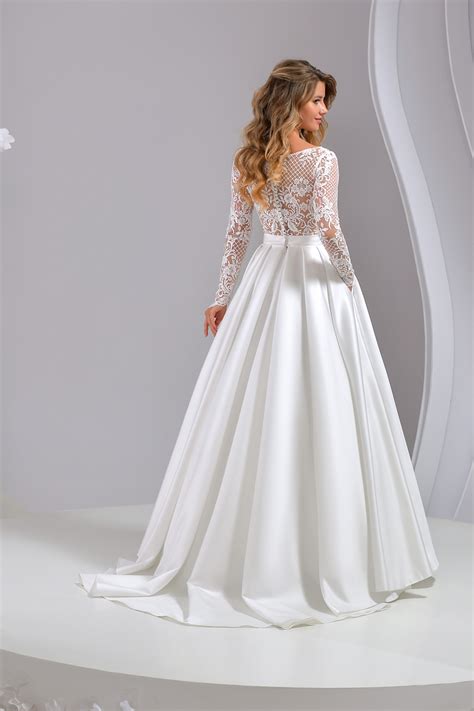 Lace long sleeves, embroidered bodice do this gowns gorgeous. Online Harper wedding dress - Stunning lace top style