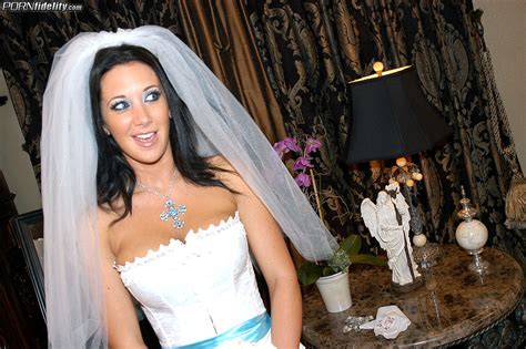 Big Eyed Bride Jayden Jaymes Puts On Her Wedding Dress Then Fucks The