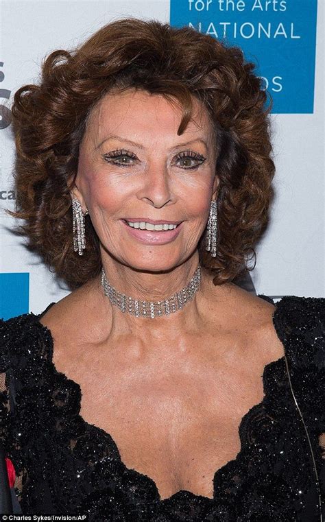 Sophia Loren Looks Awesome At 81 In Elegant Black Dress At Gala