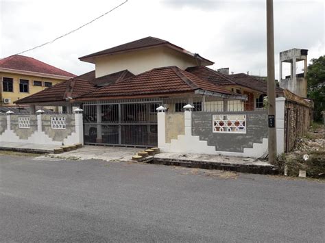 For those interested in checking out popular landmarks while visiting kota bharu, sri cemerlang baru lodge is located a short distance from bank pitis (0.5 mi) and istana balai besar (0.5 mi). Banglo 1½ tingkat, Sri Cemerlang, Kota Bharu | SND PROPERTIES