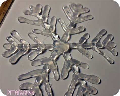 Christmas Diy Adorable Glittery Glue Gun Snowflakes Better Housekeeper