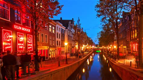 Amsterdam Bans Disrespectful Red Light District Tours As Of 2020