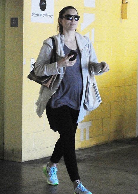 Jessica Biel S Pregnant Belly On Full Display Photo Us Weekly Cute Maternity Outfits