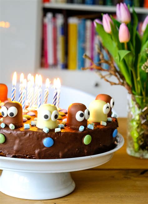 Hallo :) ich wollte meinem pferdchen zum geburtstag einen kuchen backen! Schokokusskuchen (Marmorkuchen) mit Schokoküssen und Augen