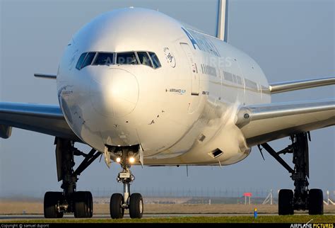 F Gsqm Air France Boeing 777 300er At Paris Charles De Gaulle