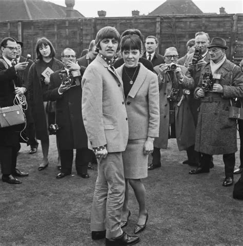 ENGLISH DRUMMER RINGO Starr Of The Beatles With His Wife S OLD PHOTO EUR PicClick FR