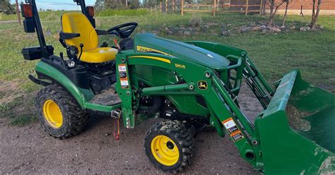 2019 John Deere 1025 Compact Utility Tractor With 120r Bucket Loader