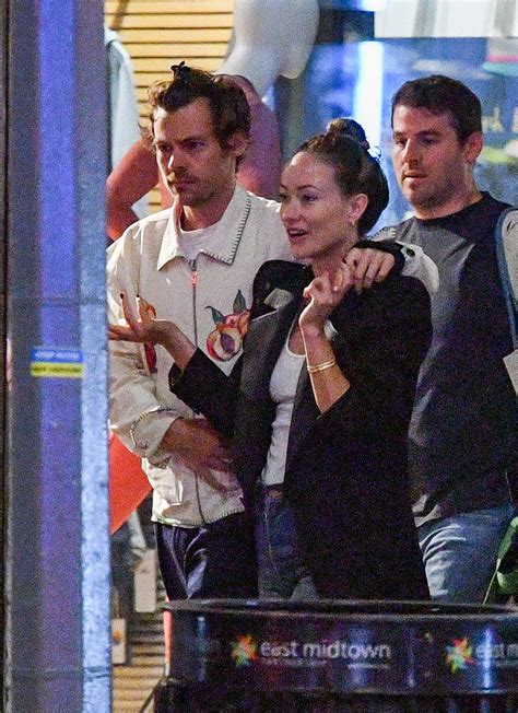 Harry Styles Smooches Girlfriend Olivia Wilde As They Celebrate Release Of New Movie Don T Worry