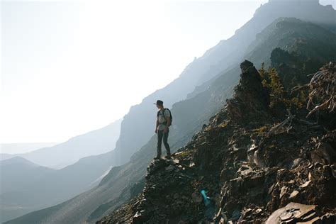 Fotos gratis hombre paisaje naturaleza para caminar persona montaña cielo excursionismo