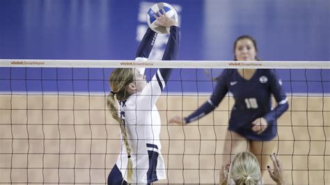 No 1 Womens Volleyball Improves To 20 0 With Sweeps Over Loyola Marymount Pepperdine The